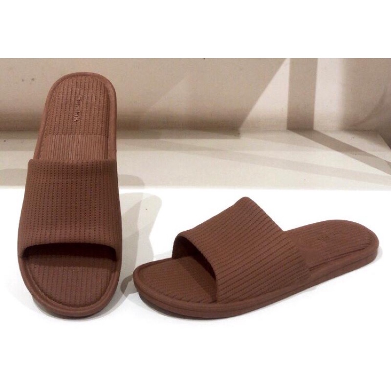 sandak karet bata wanita