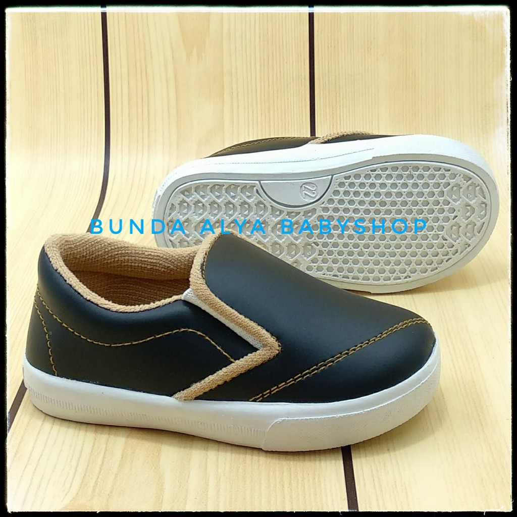 Sepatu Anak Laki Laki Usia 1 Tahun HITAM Slip On - Sepatu Anak Cowok Resmi Anti Licin Alas Karet Size 22