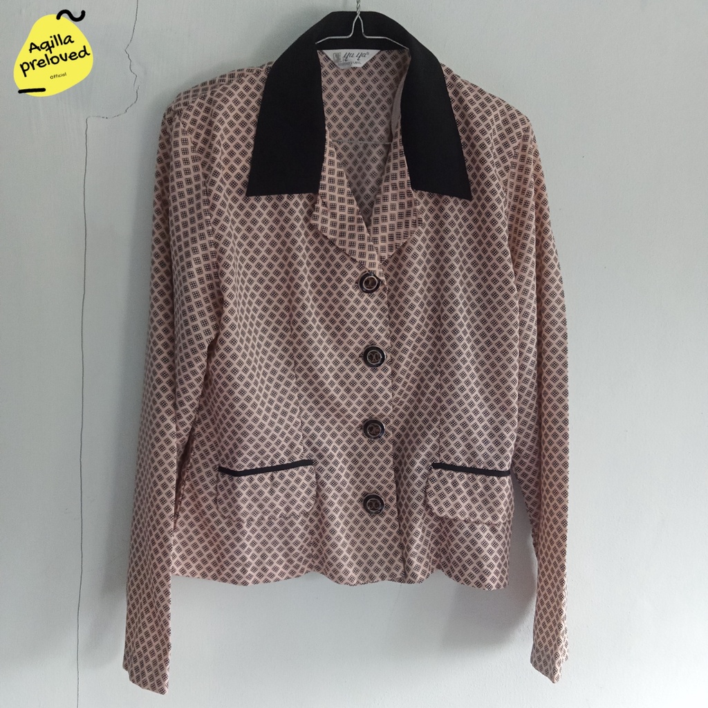 atasan outer blazer wanita preloved murah warna cream motif blazer luaran pakaian wanita dewasa beka