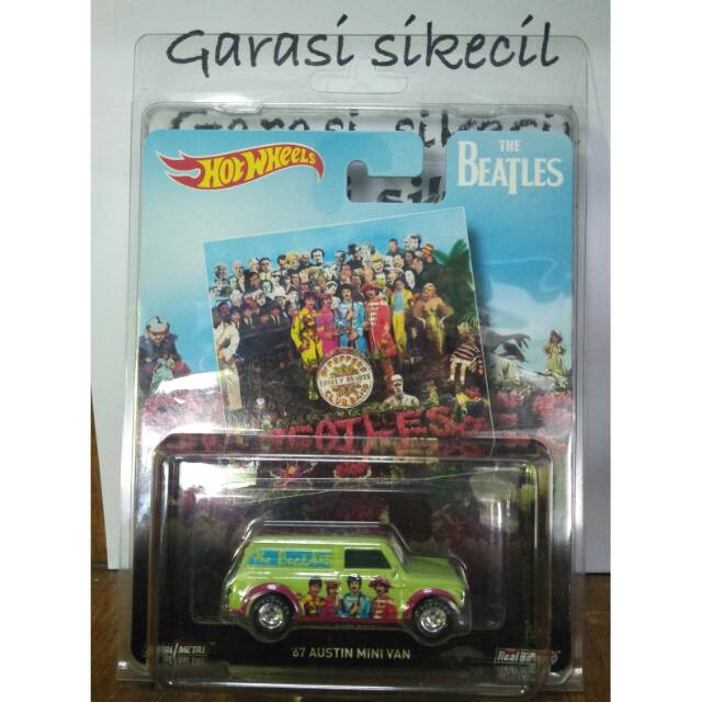 Hotwheels the Beatles 67 Austin mini van + protektor