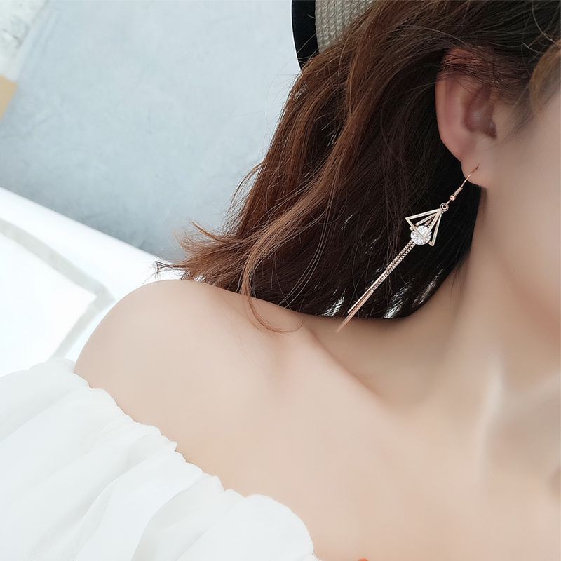 Anting juntai segitiga zircon Fashion Korea Titanium Anti Karat - ercassia