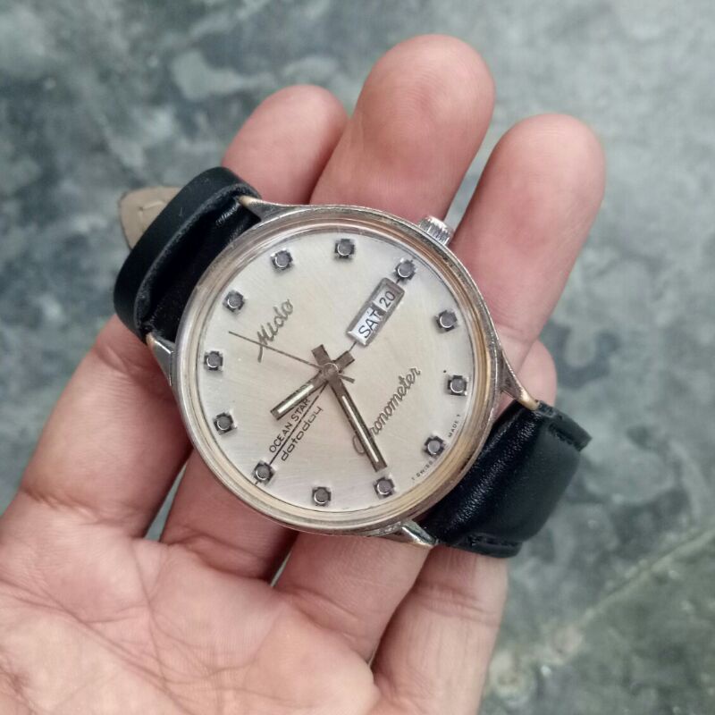 jam Mido chronometer automatic second