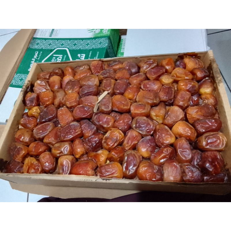 

Kurma Sukari Amira 3 kg Kurma Sukari Premium Fresh & Original (stok selalu baru)