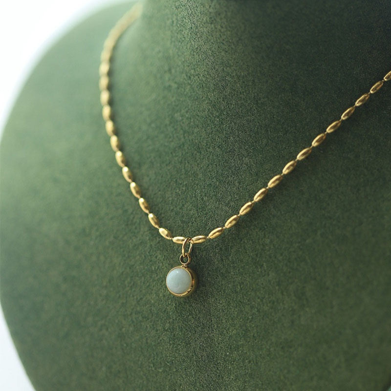 Kalung Rantai Liontin Batu Giok Hetian Alami Bentuk Bulat Warna Emas Untuk Wanita