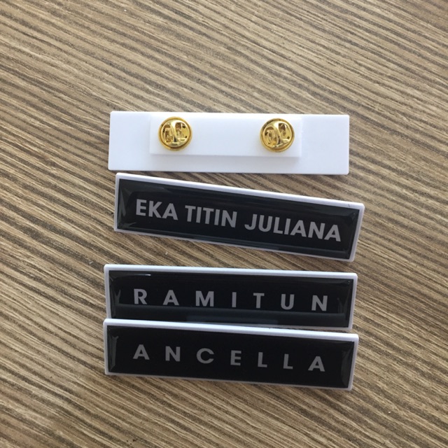 

Name Tag/Pin Garafir paku kupu kupu