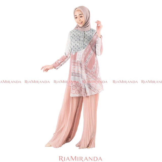 NEW Klojen Top L Riamiranda