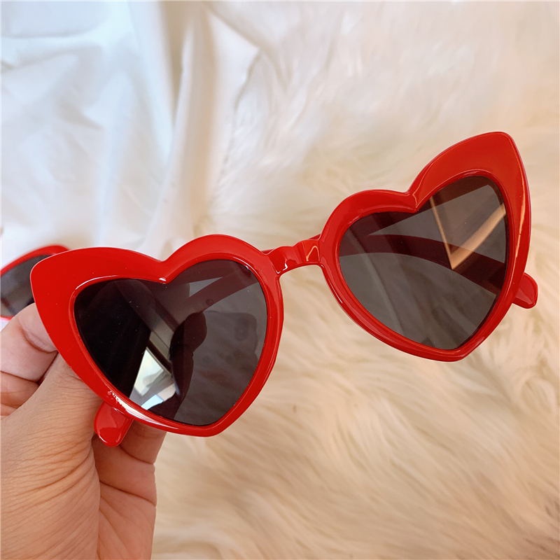 COD❤️Kacamata Hitam Love Fashion Wanita Korea Wajah Besar Retro Cinta Musim Panas Perjalanan Pose Kerai Sunglasses-A.one