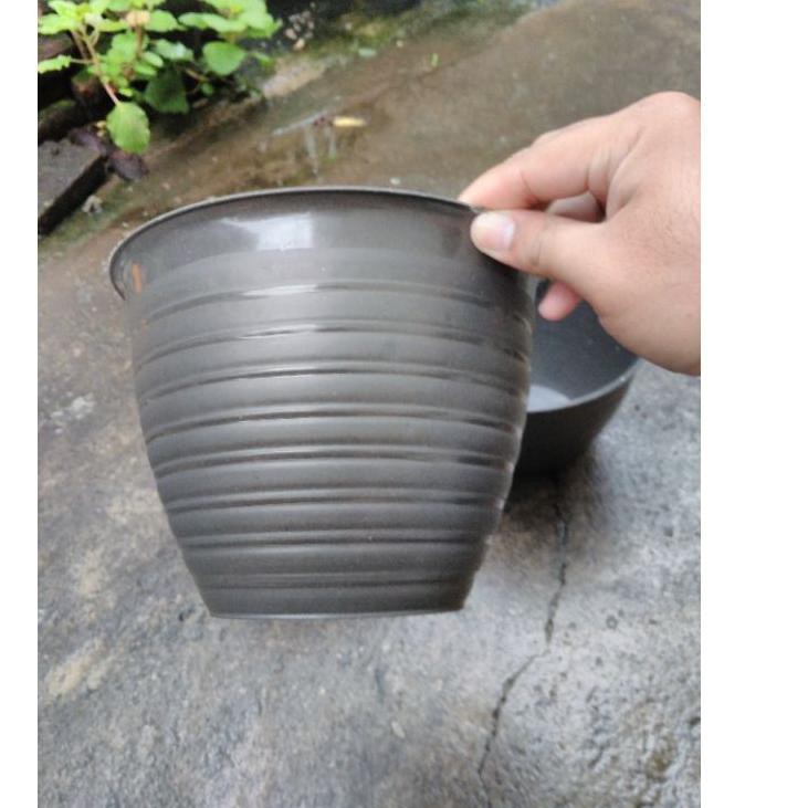 MEN SALE POT KEONG MADU 25 WARNA HITAM BERLUBANG VAS BUNGA BESAR
