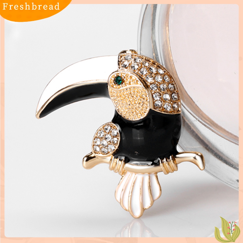 [ TERLARIS]Elegant Colorful Cartoon Parrot Shiny Rhinestone Animal Women Gift Brooch Pin