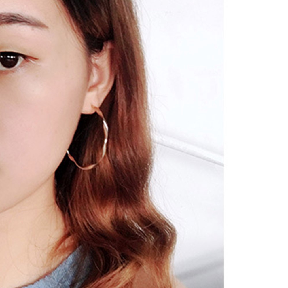 Anting Bulat Besar Warna Gold / Silver Untuk Wanita