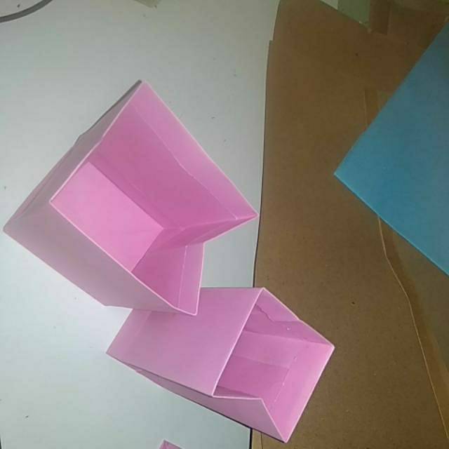 

Paperbag mini ukuran 10*8*15 cm warna PINK