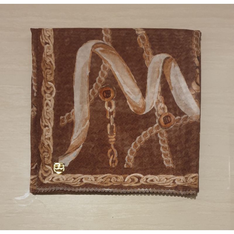 preloved buttonscarves chain wood