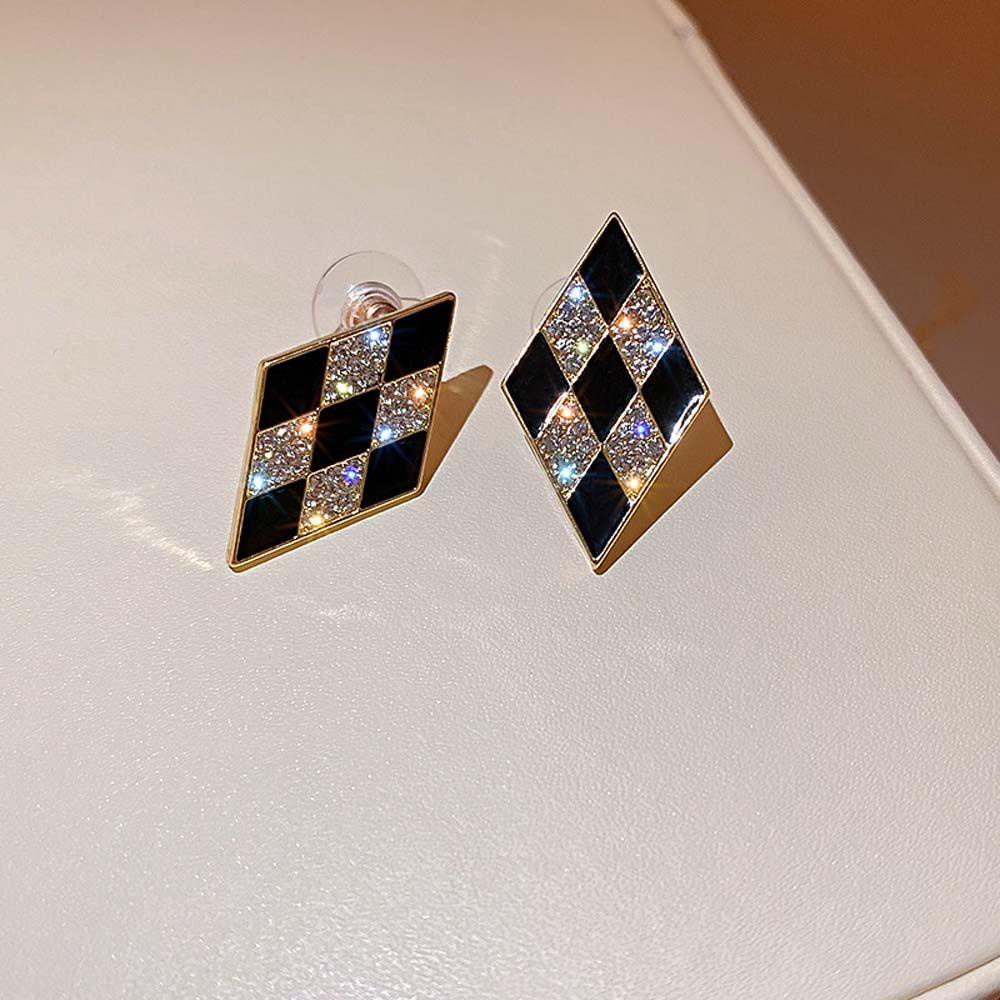 Mxbeauty Belah Ketupat Pejantan Anting Temperamen Hadiah Hari Valentine Berlian Hitam Dan Putih Alloy Kristal Wanita Earrings