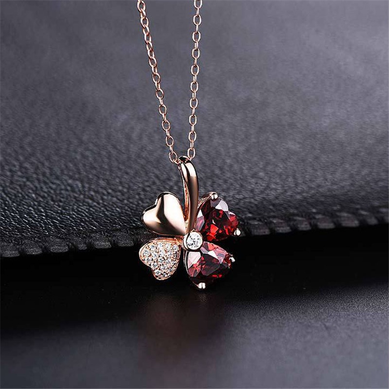 [Ready Stock]Fashion Luxury Lucky Four-Leaf Clover Necklace Inlaid with Red Crystal Pendant