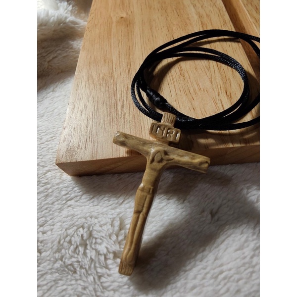 Kalung Salib Kayu Ukiran Tangan