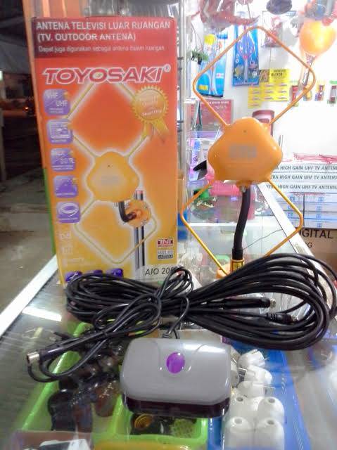 ANTENA DIGITAL TV INDOOR OUTDOOR TOYOSAKI DENGAN BOOSTER AIO 200 FREE KABEL 10M