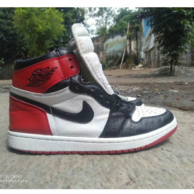 Nike Air Jordan 1 Retro High OG Black Toe 2016