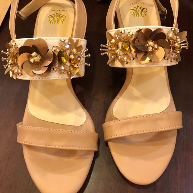 Leva shoes @local id