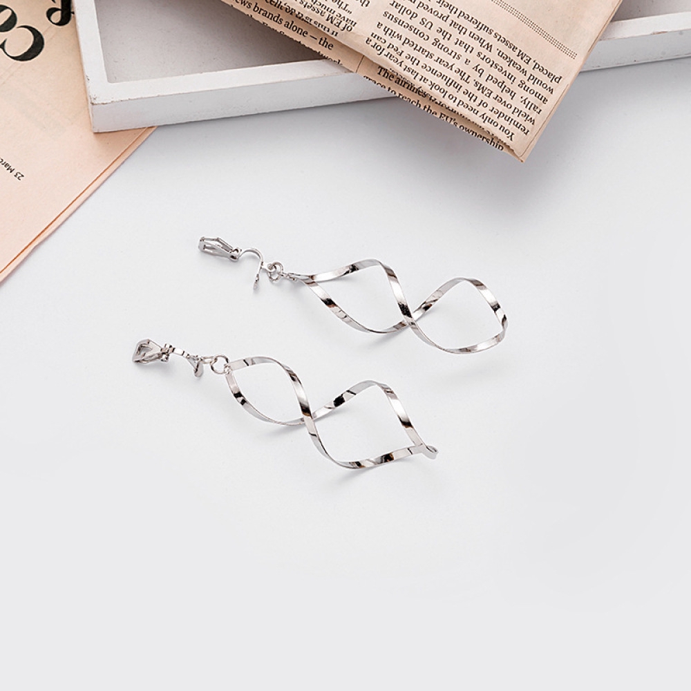 Anting Klip Tanpa Tindik Bentuk Geometri Warna Emas / Silver Untuk Wanita