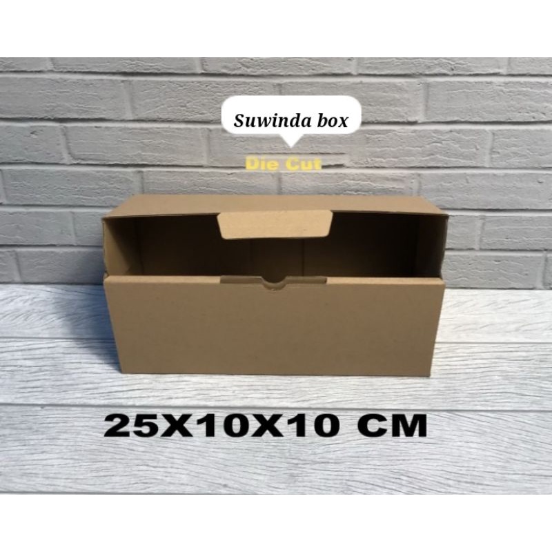 

Kardus uk. 25x10x10 cm.... box karton model pizza U/ aksesoris-dll
