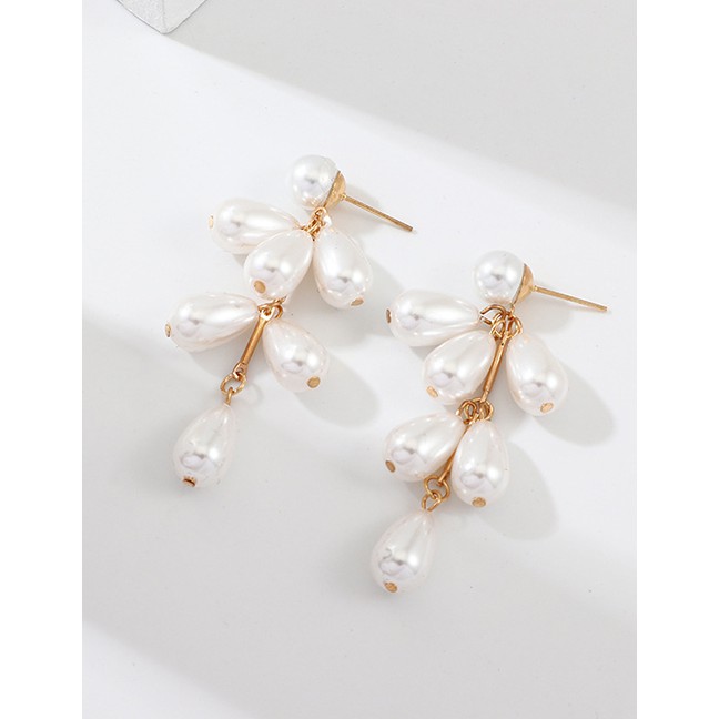 LRC Anting Tusuk Fashion White Dendritic Drop Pearl Earrings F87885