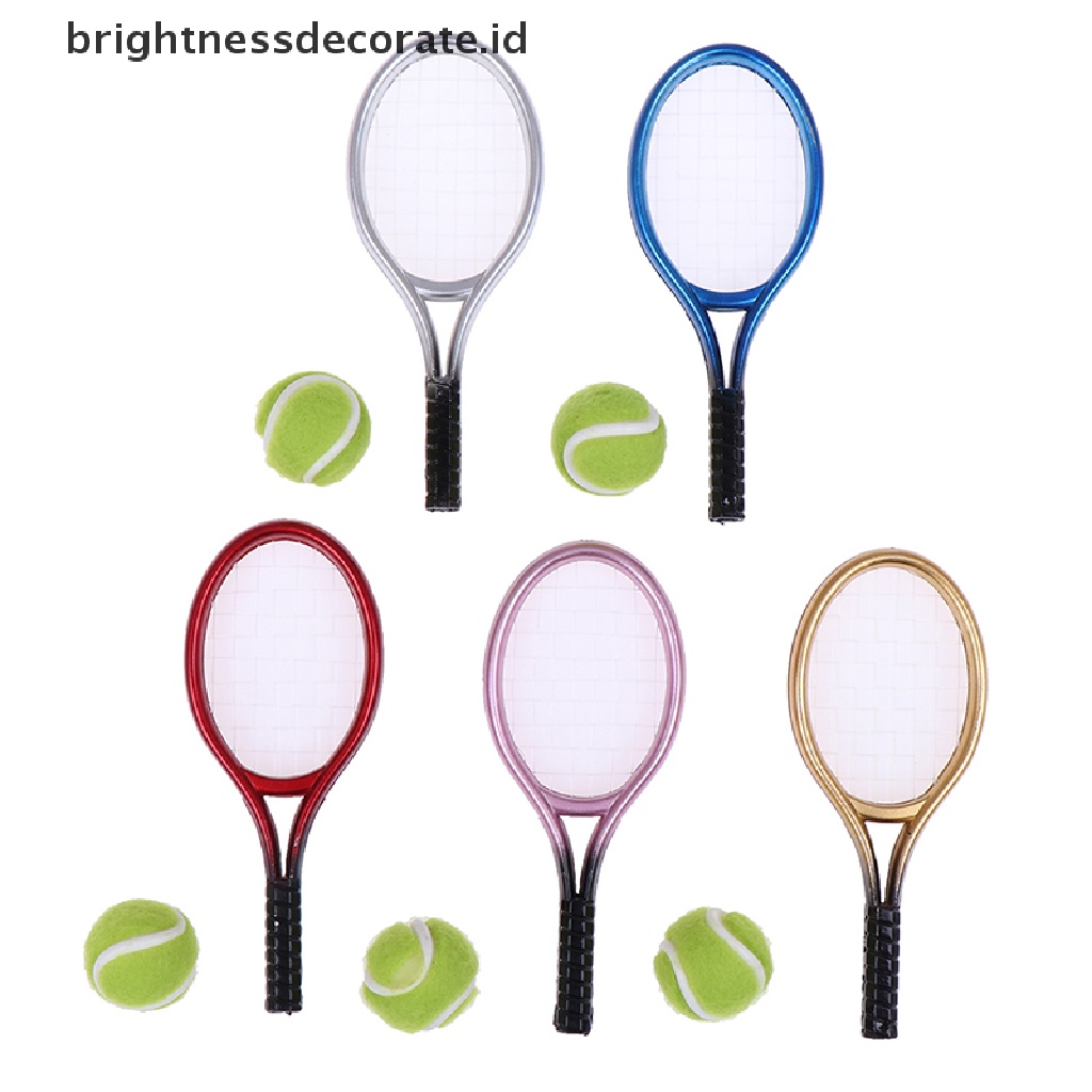 (Birth) 2pcs Miniatur Raket Tenis + Bola Skala 1: 6 1: 12 Untuk Aksesoris Rumah Boneka