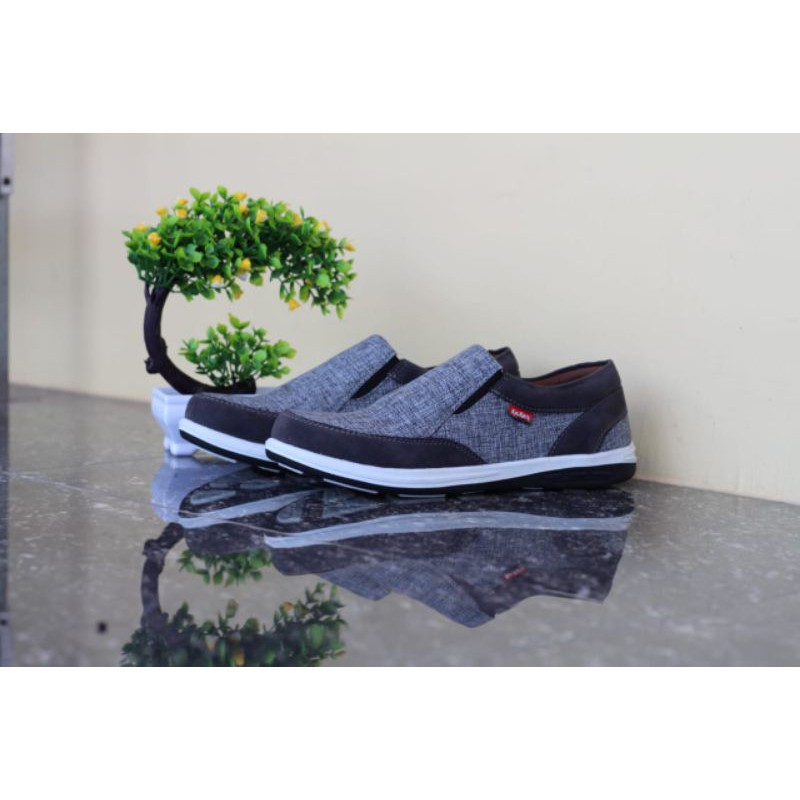 SEPATU CASUAL COWOK -SEPATU SLIP ONE - SEPATU SANTAI KANTOR.-Abu 