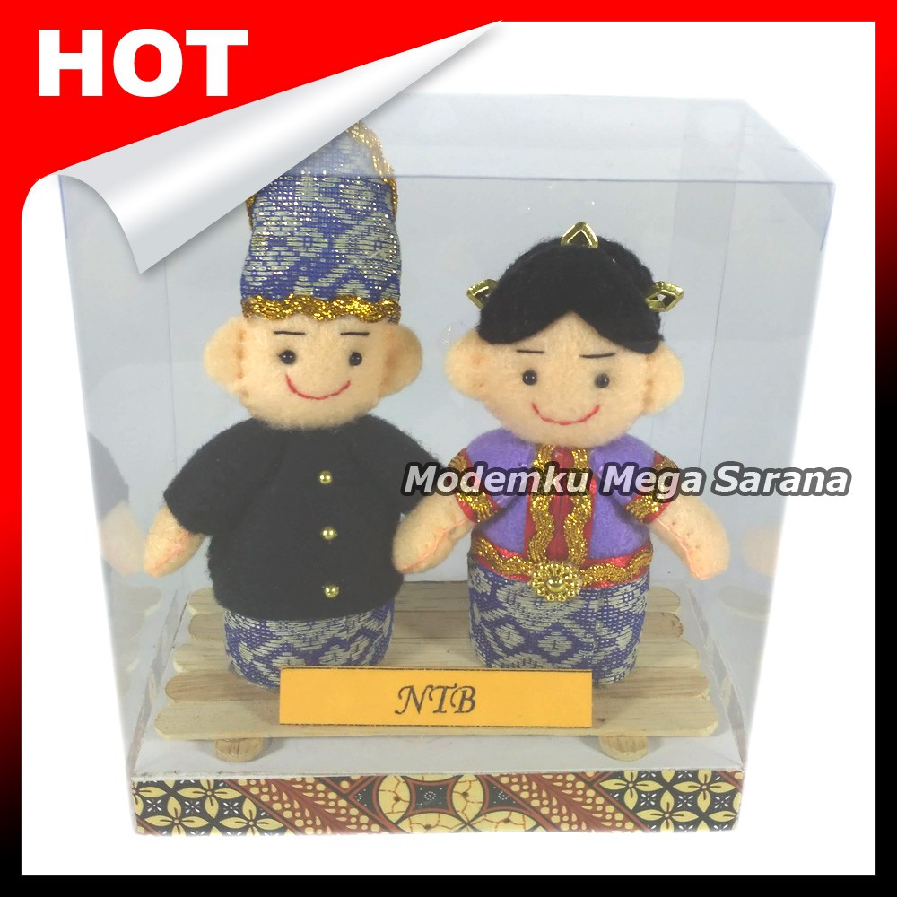 Boneka Pakaian Adat NTB Nusa Tenggara Barat