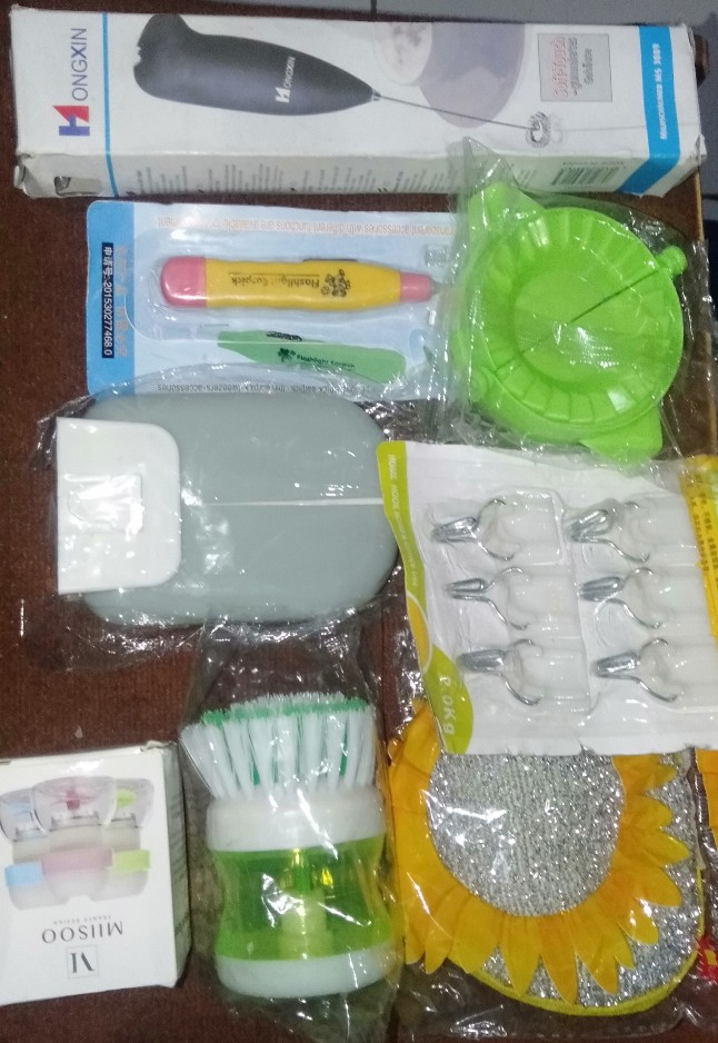 Gantungan Baju Hook Tempel Isi 6 Pcs Hanger Baju Jilbab Pakaian Kunci