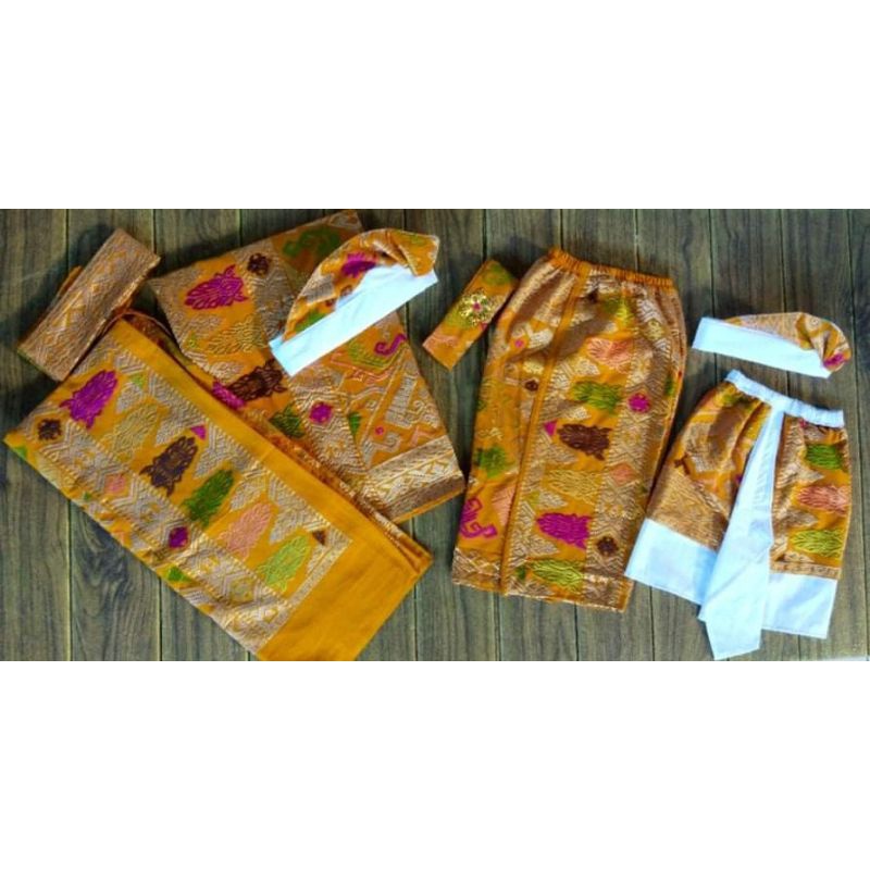 set kamen couple ayah, ibu dan anak umur 3 bulan