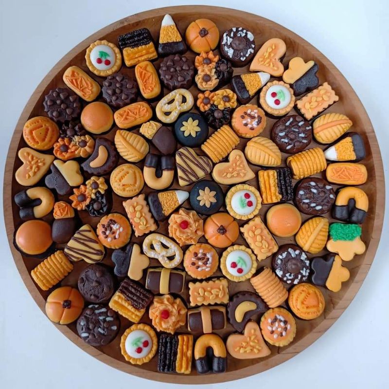 

kue lebaran bentuk kue kering rasa full coklat semua terbuat dari coklat