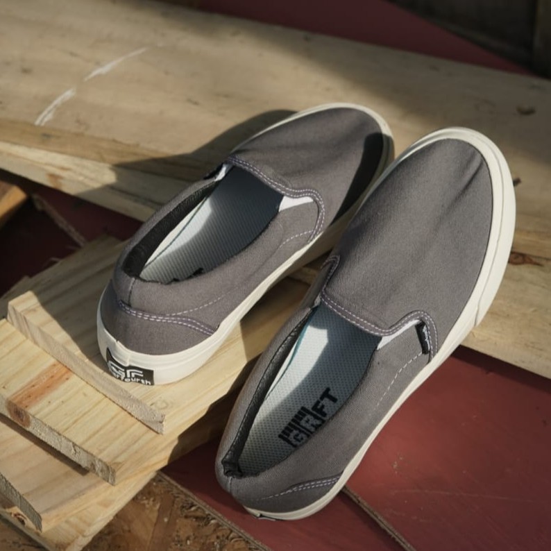 Sepatu Sneakers Gearfourth Snoopy Os Grey