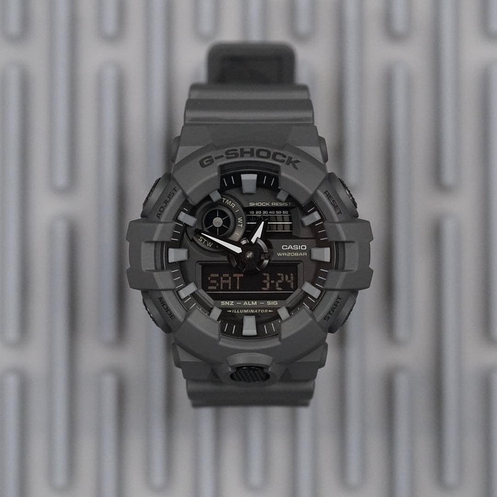 Jam Tangan Pria Casio G-Shock GA-700UC Grey Original BM