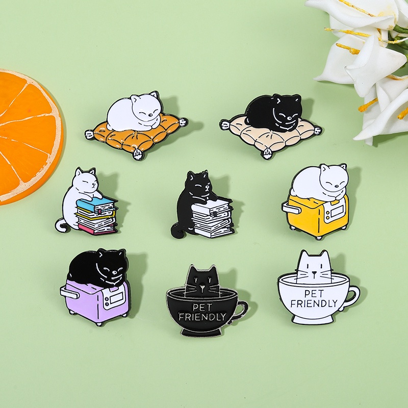 Bros Pin Enamel Desain Kartun Kucing / Buku / Cangkir Air Untuk Aksesoris Pakaian