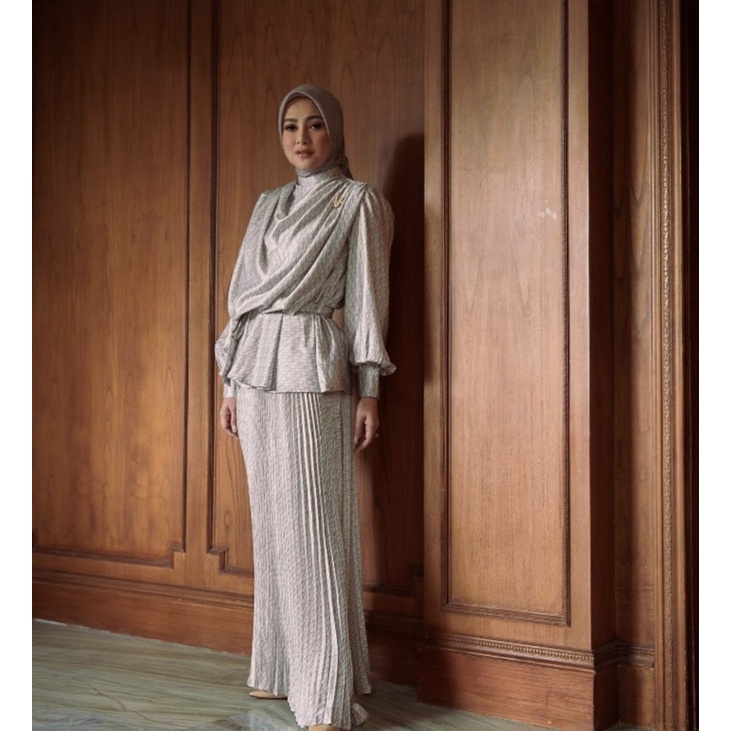 Kind Blouse Khaki Vanilla Hijab Size M
