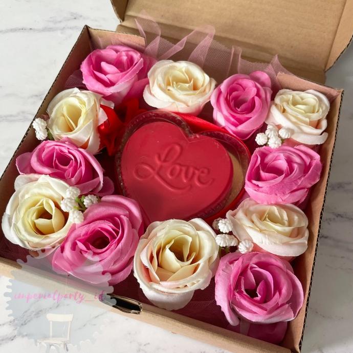 

Paket Coklat Valentine Love Hati Bunga Kotak Promo!!! R33A
