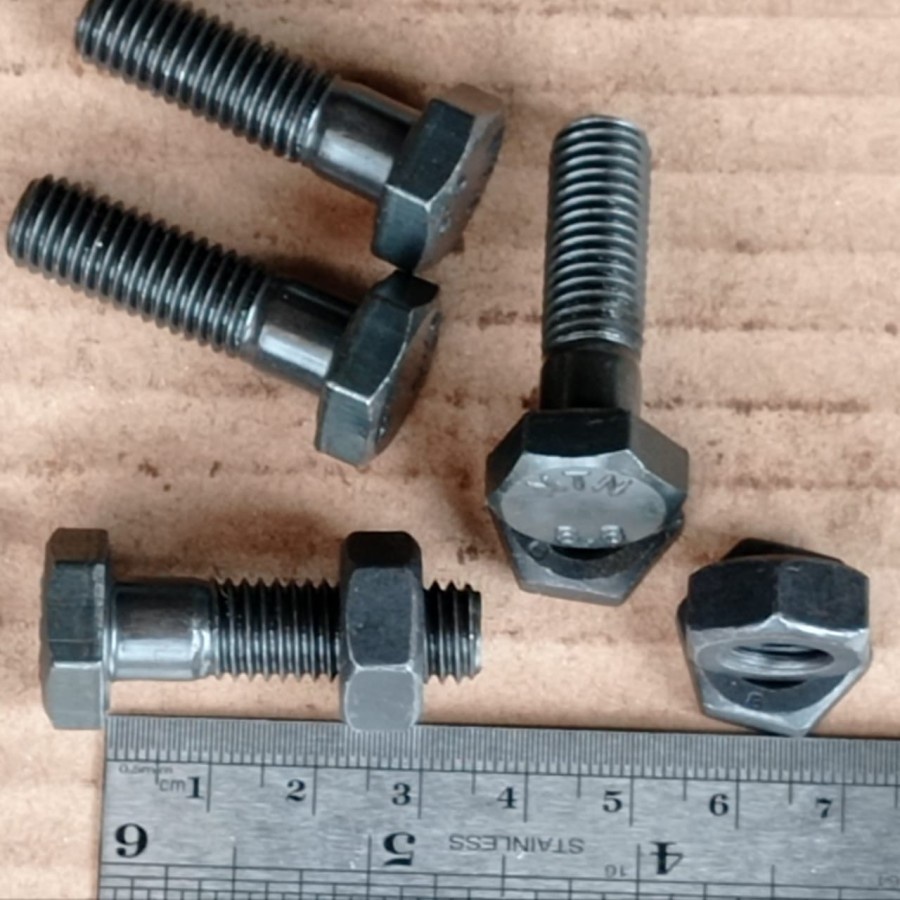 BAUT BAJA HTB 8.8 M10 X 35 / BAUT BAJA M10 X 35 HITAM / BAUT M10X35 BAJA / BAUT 17 KUNCI 17 HALF DRA