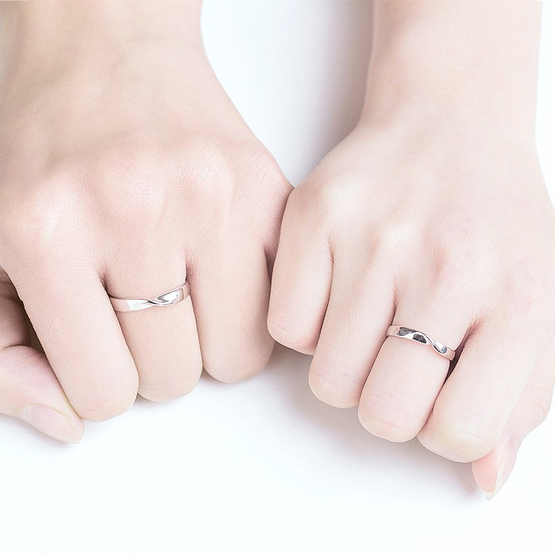 Cincin Couple Fashion Korea Tidak Teratur Fashion Cincin Sederhana Glossy Cincin Baja Titanium Warna Pengawetan Cincin Pasangan Ready Stock Grosir