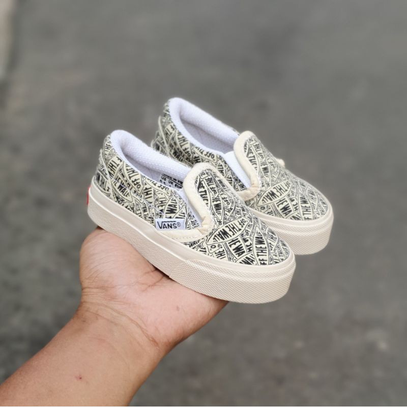 Sepatu anak slip on motif dino / glowskull