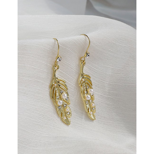 LRC Anting Gantung Fashion Golden Alloy Diamond Feather Earrings K64594