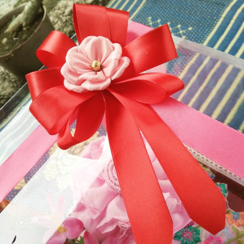 

Hiasan box hantaran dari pita satin/Seserahan/Mahar