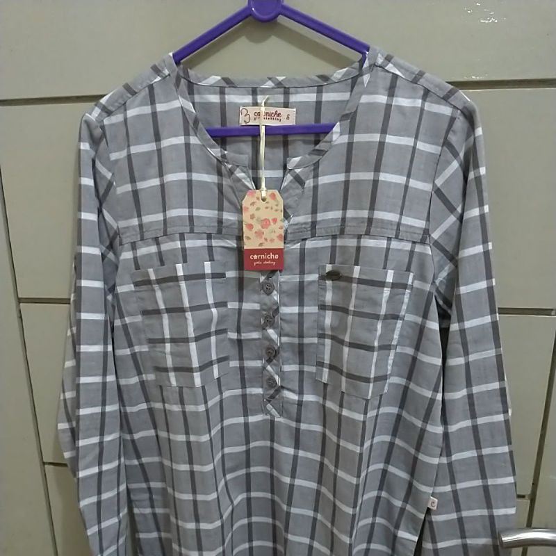 Blouse wanita Corniche