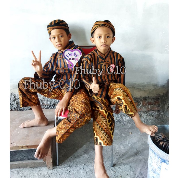 Setelan Surjan Lurik Anak Model Shanghai Koko - Baju Lurik+Blangkon Lurik+Celana Batik coklat - Baju