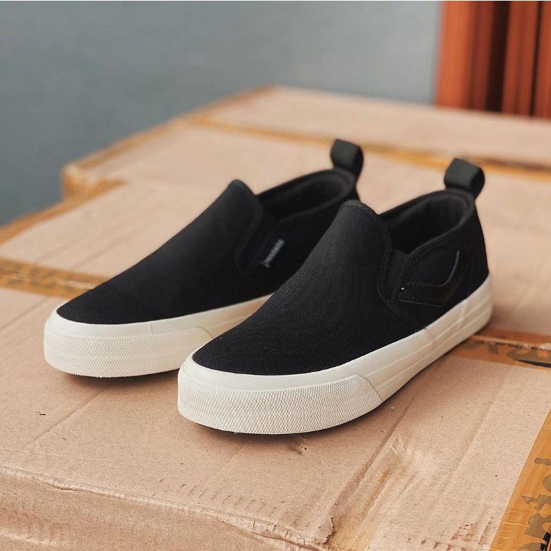 Sepatu Ventela Slip On Icon Original