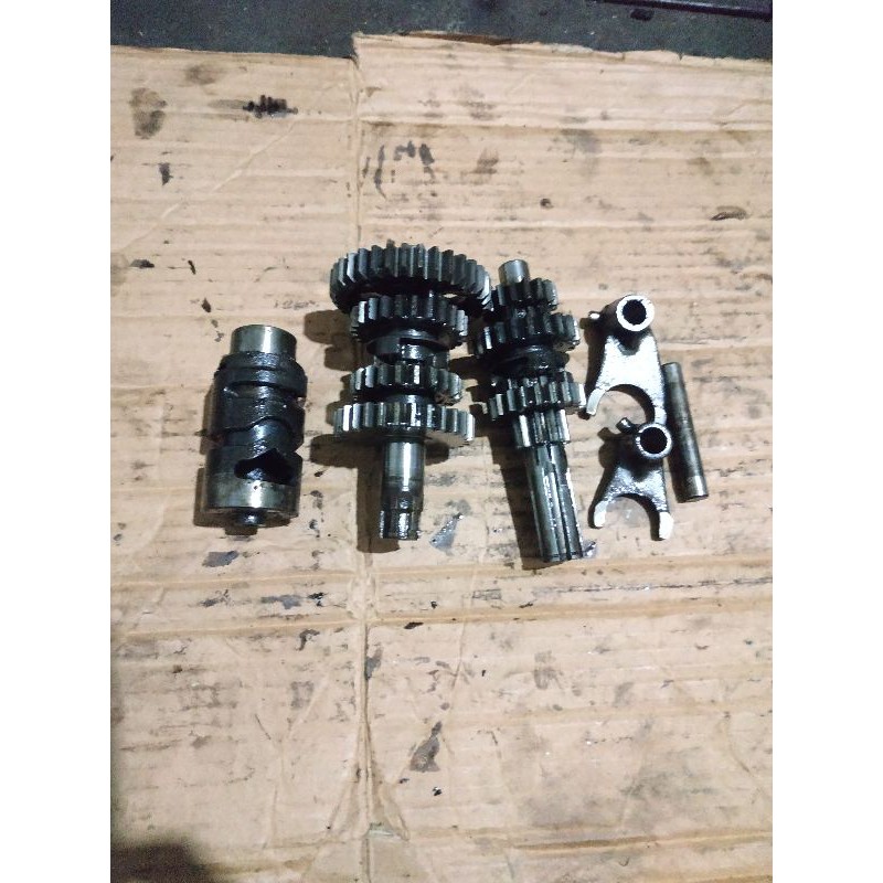 Gigi rasio transmisi Suzuki RC 100 original