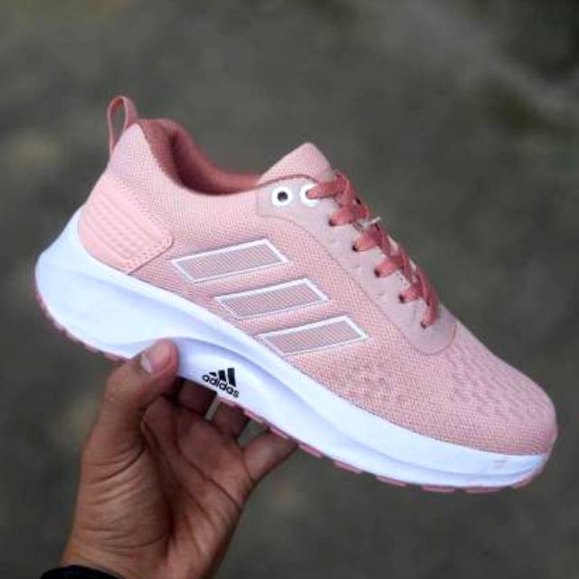 Sepatu Adidaa Questar Cloudfoam Wanita terbaru. Size 36-40