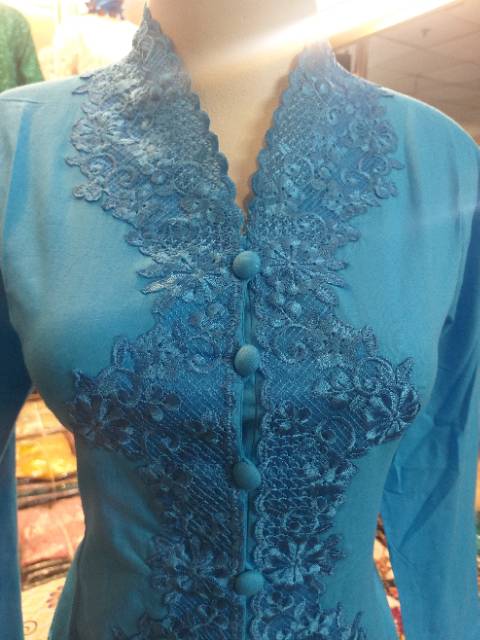 Kebaya encim bordir senada