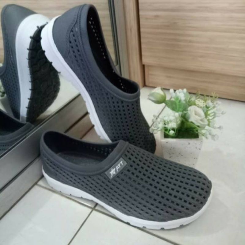 (COD) Sepatu Karet Slip On Pria ATT PSO 159 ukuran 39-43