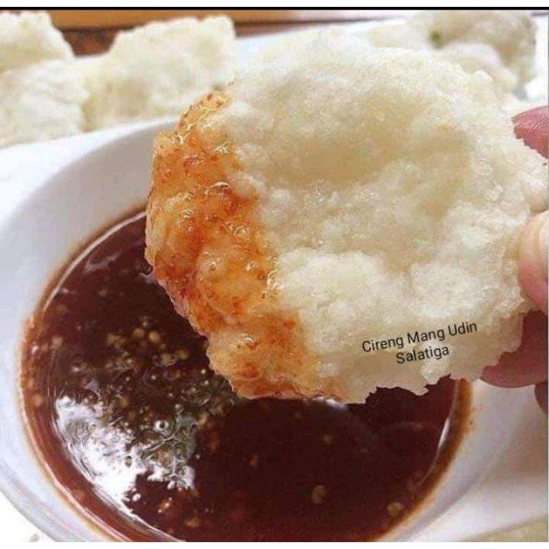 

Cireng enak , murah meriah. Oleh-oleh pulang kampung Akhir tahun. Cireng cemilan di musim hujan , sudah lengkap dengan sambalnya. Cireng yummy