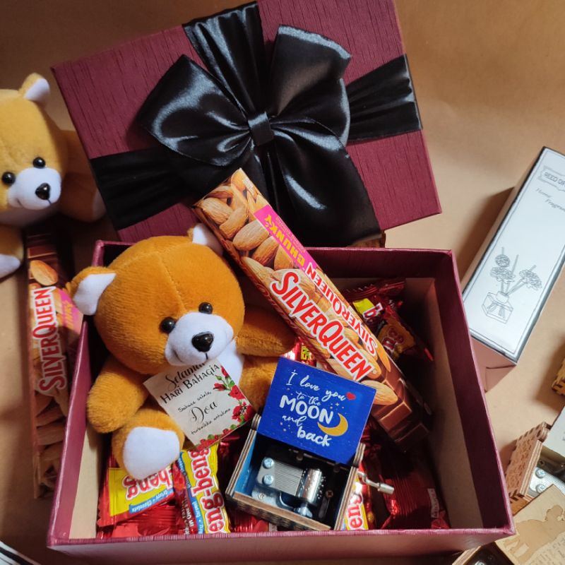 PAKET HAMPERS HADIAH KADO ULANG TAHUN SPESIAL LUCU ISTIMEWA